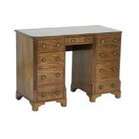 Edwardian mahogany kneehole dressing table,