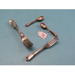 A matched set of six silver fiddle-pattern tableforks, a set of six early Victorian silver dessert