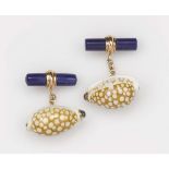 A pair of shell, lapis lazuli and sapphire cufflinks montatura in oro giallo 750/1000 Starting