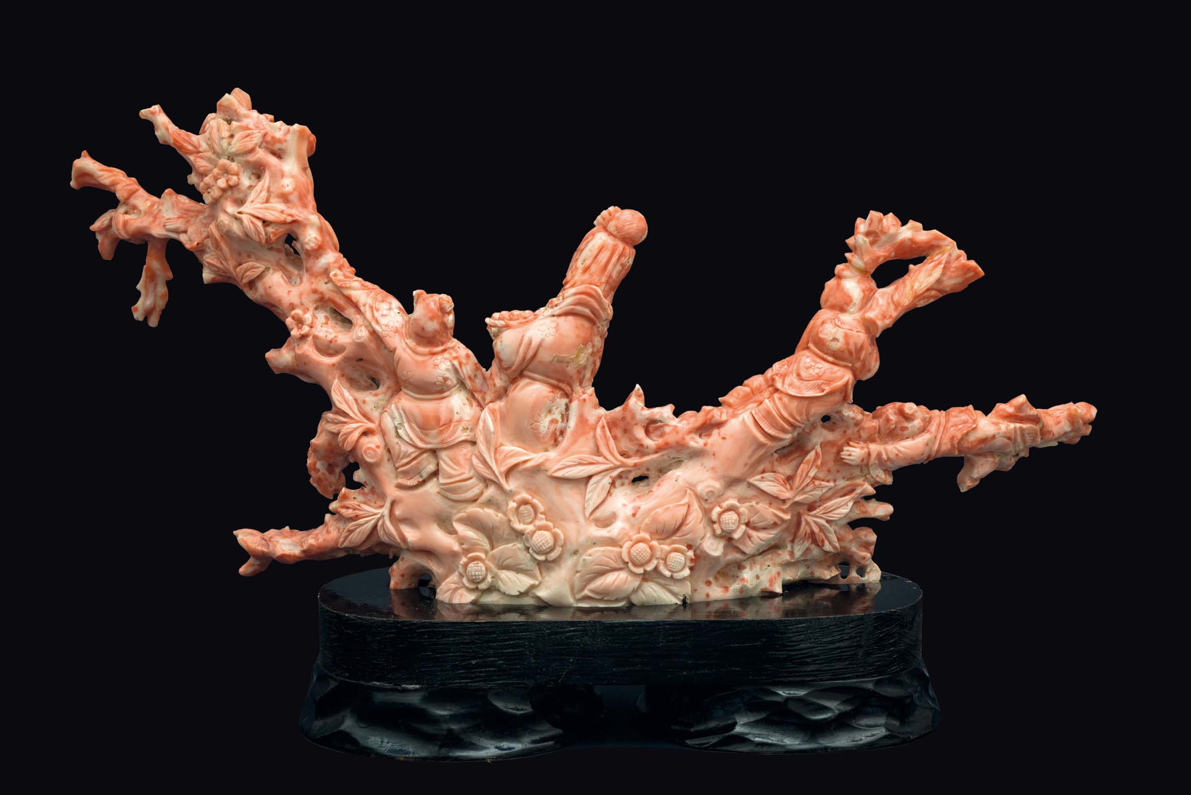 A carved coral "Guanyin with children around a tree" group, China, early 20th century gr. 930, cm - Image 2 of 3