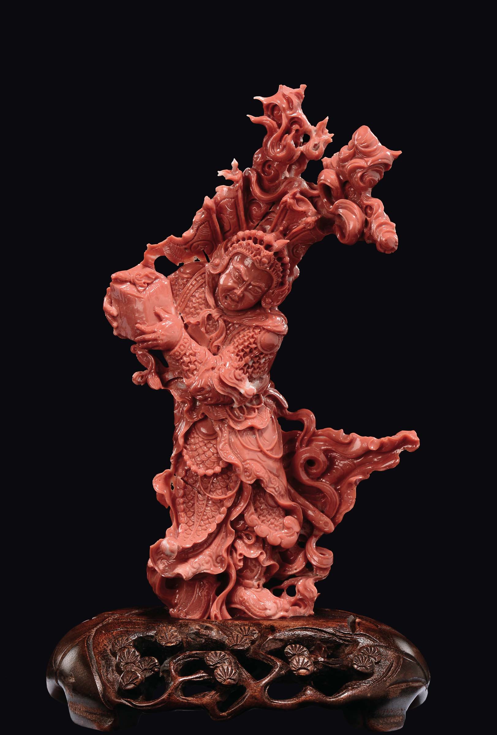 A carved coral warrior with standards, China, early 20th century gr. 540, h cm 21,5 Starting