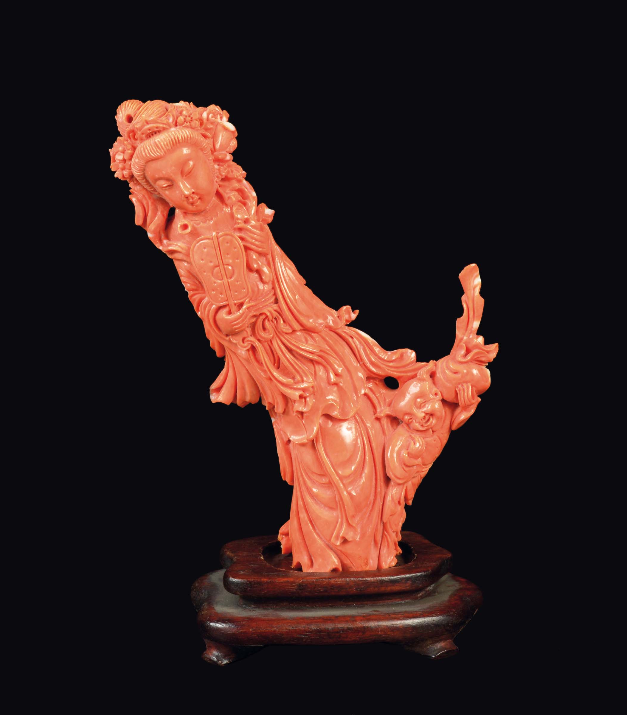 A carved coral Guanyin figure with fan, China, early 20th century gr. 282, h cm 16 Starting