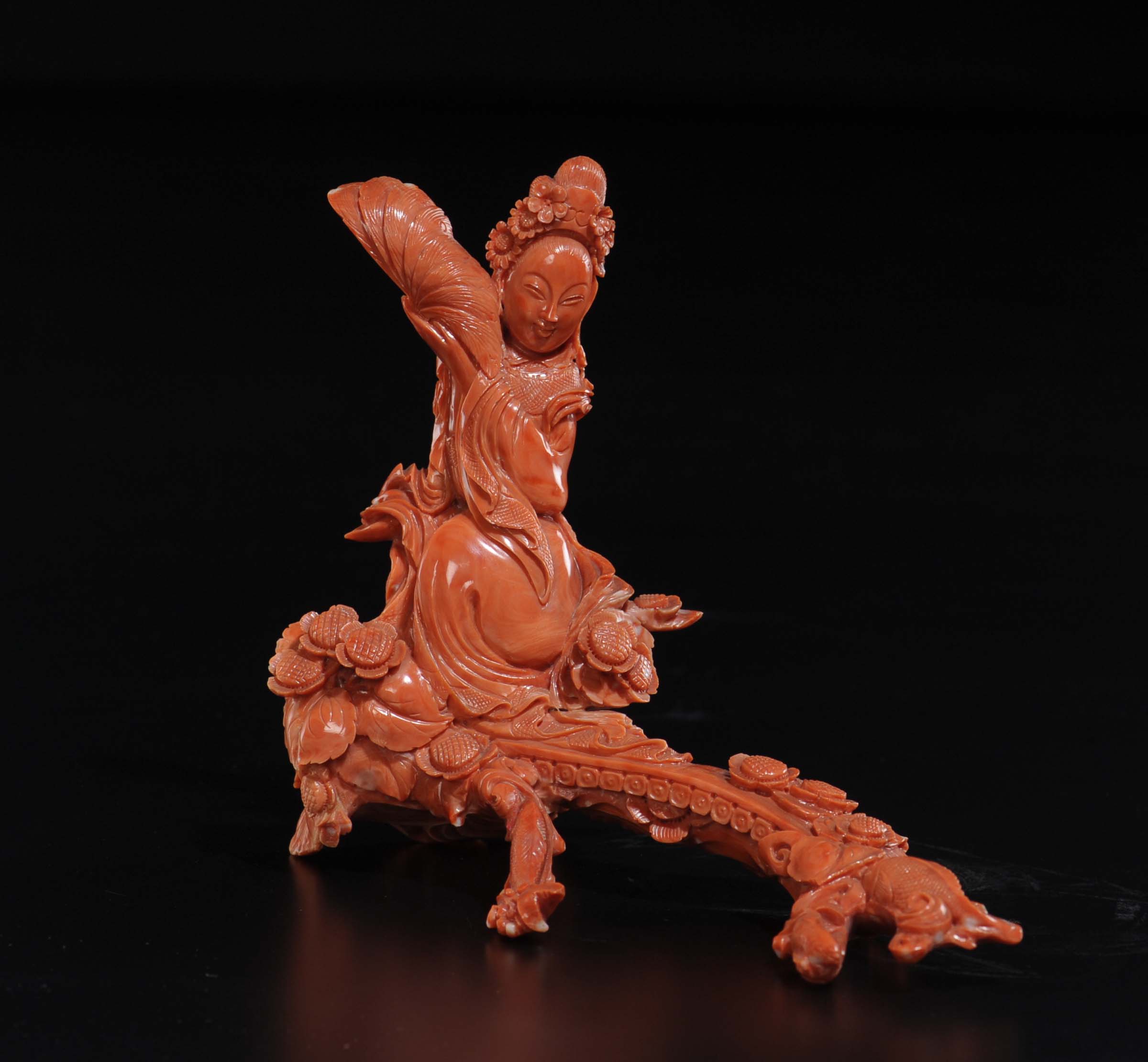 A carved coral "Guanyin with plumed fan on a landing place" group, China, early 20th century gr. - Image 2 of 4