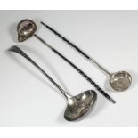 An Edward VII silver Old English pattern soup ladle by John Round & Son Ltd, Sheffield 1902 (