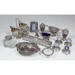 An Edward VII silver three piece condiment set with reeded mounts and wirework bodies,
