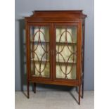 An Edwardian mahogany display cabinet inlaid with satinwood banding and boxwood stringings, with