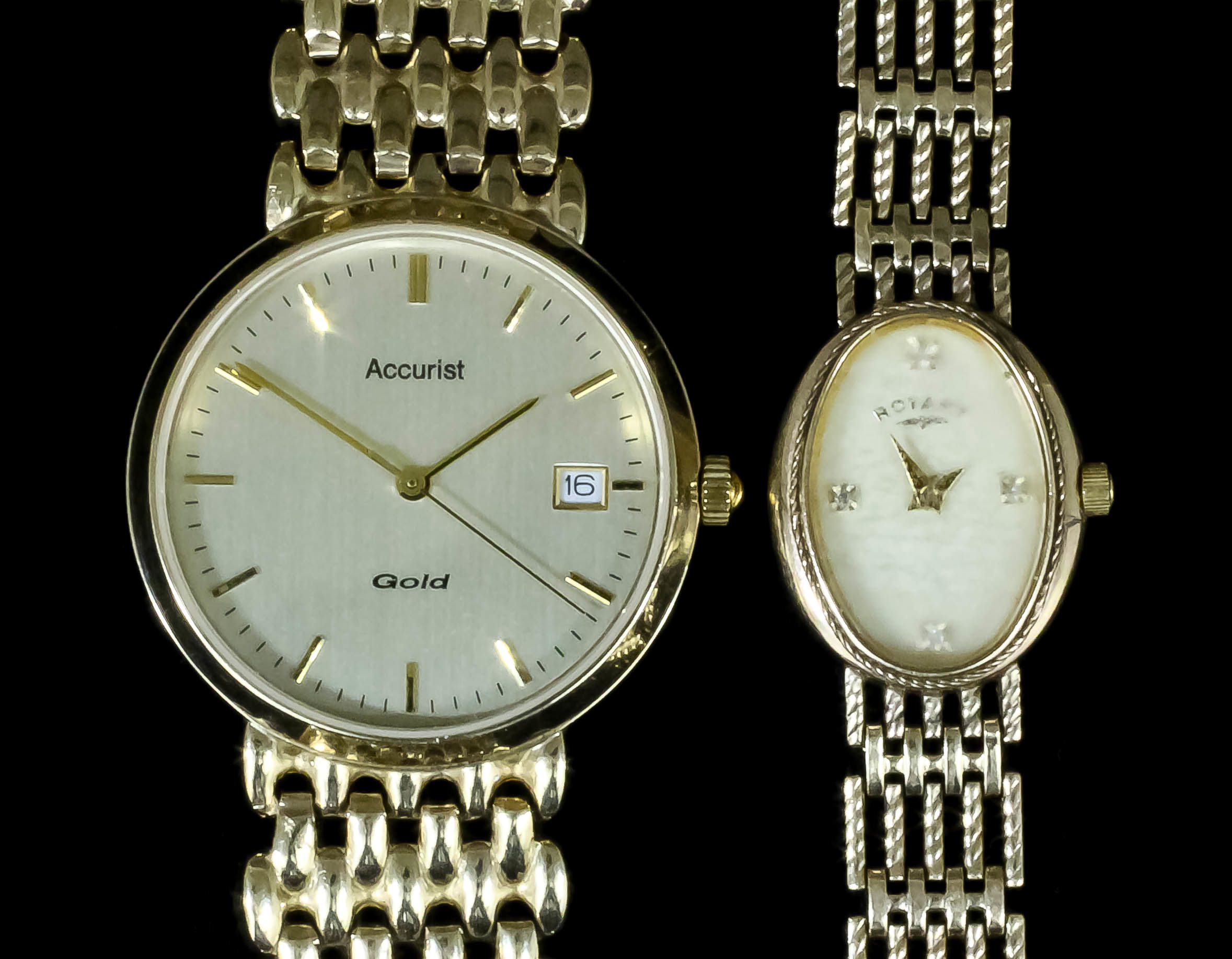 A gentleman's 9ct gold Accurist wristwatch, the champagne dial with baton numerals, 30mm diameter,