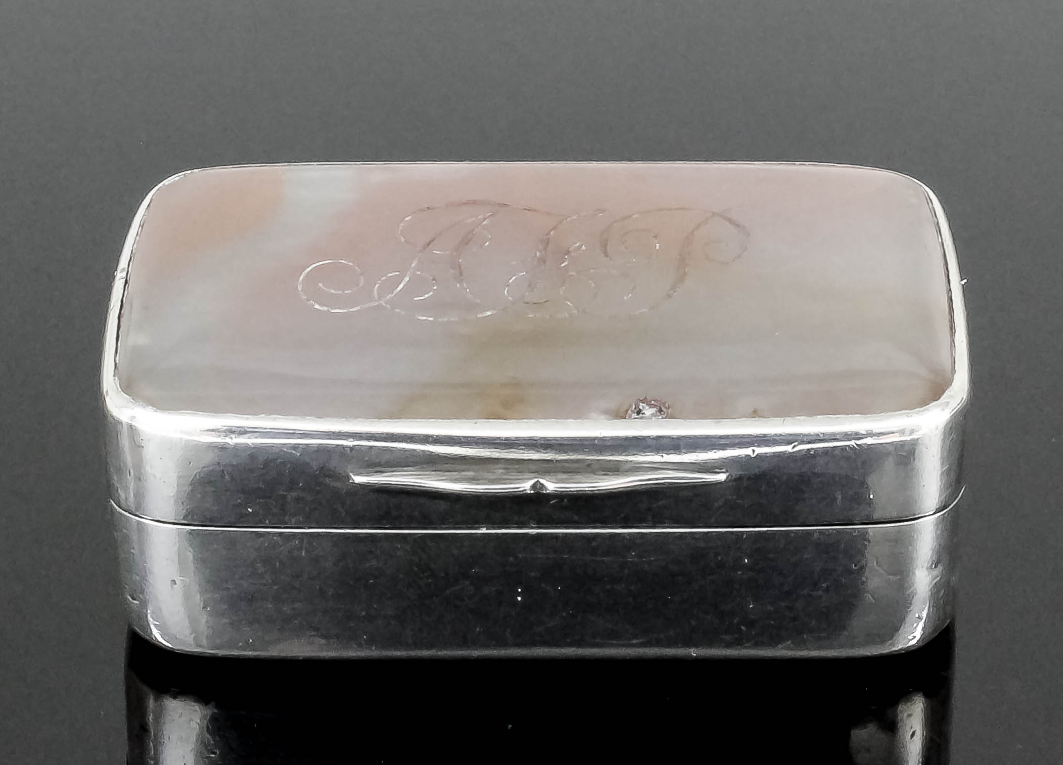 A George III plain silver and agate mounted rectangular snuff box with polished agate top and