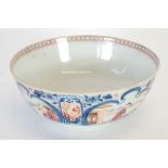 CHINESE KANGXI FAMILLE ROSE EXPORT PORCELAIN FRUIT BOWL, of steep sided footed form, the interior