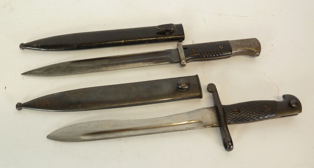 EARLY TWENTIETH CENTURY GERMAN KNIFE BAYONET with single edge fullered blade, 9 3/4" (24.8cm)