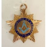 SPENCER, LONDON 9ct GOLD AND ENAMEL STAR SHAPED MASONIC PENDANT MEDALLION, the circular front with