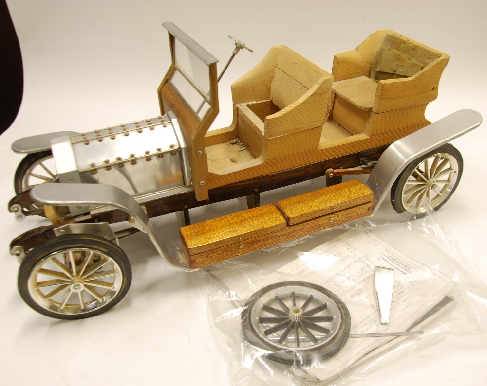 LARGE SCALE BRIGHT METAL AND POLISHED WOOD MAINLY COMPLETED MODEL OF A VINTAGE ROLLS ROYCE 'SILVER - Bild 3 aus 4