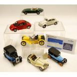 FIVE UNBOXED FRANKLIN MINT DIECAST MODELS OF VINTAGE AND OTHER CARS IN 1:24 SCALE INCLUDES
