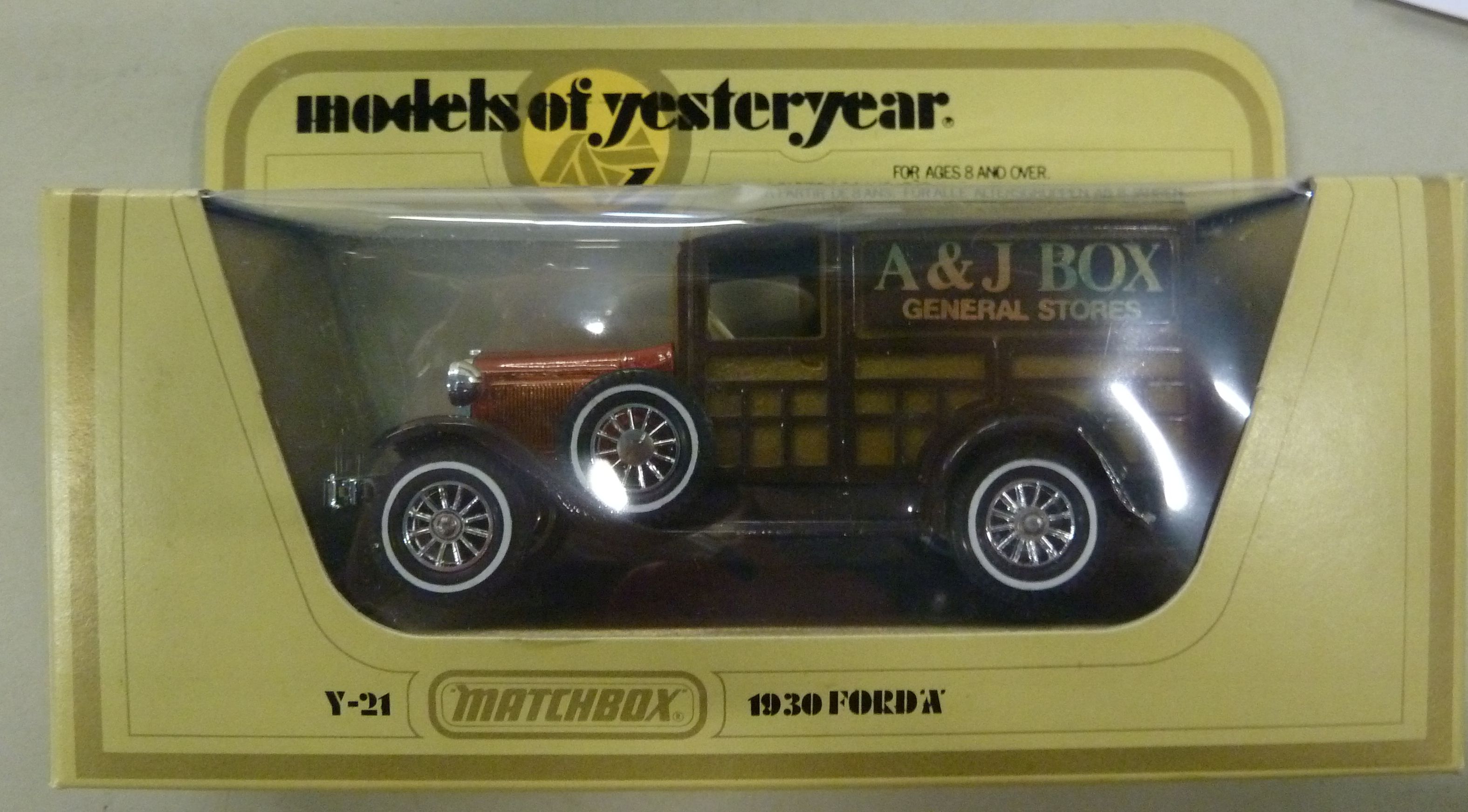 FIFTEEN MINT AND BOXED MATCHBOX MODELS OF YESTERYEAR CLASSIC VANS, window boxes mainly good and