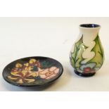 TWO PIECES OF MODERN MOORCROFT TUBE LINED POTTERY, COMPRISING; 'Holly' pattern small baluster