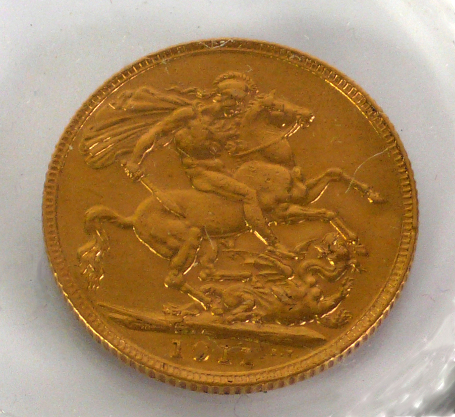 A GEORGE V GOLD SOVEREIGN, 1911