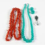CORAL BRANCH NECKLACE, GRADUATED GREEN GLASS BEAD NECKLACE AND PAIR OF MATCHING BUTTON CLIP EARRINGS