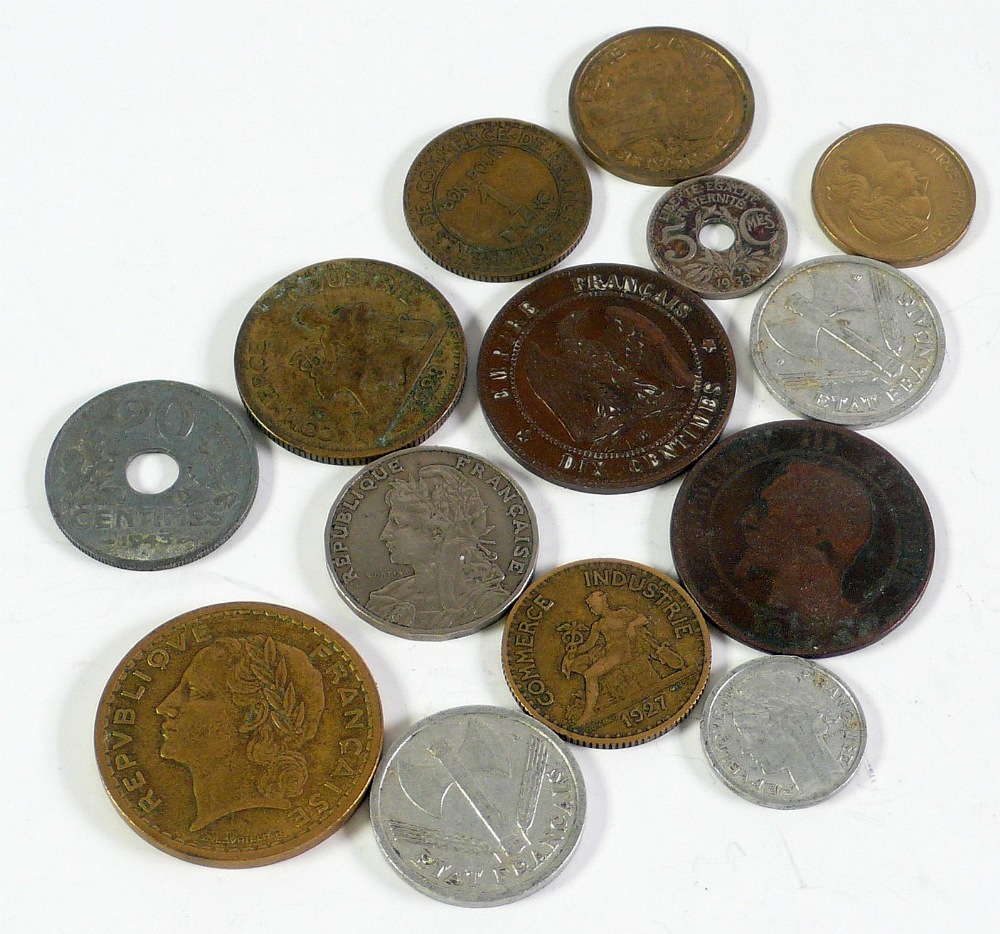 SMALL COLLECTION OF MAINLY MID TWENTIETH CENTURY WORLD COINS but mainly European with selection of