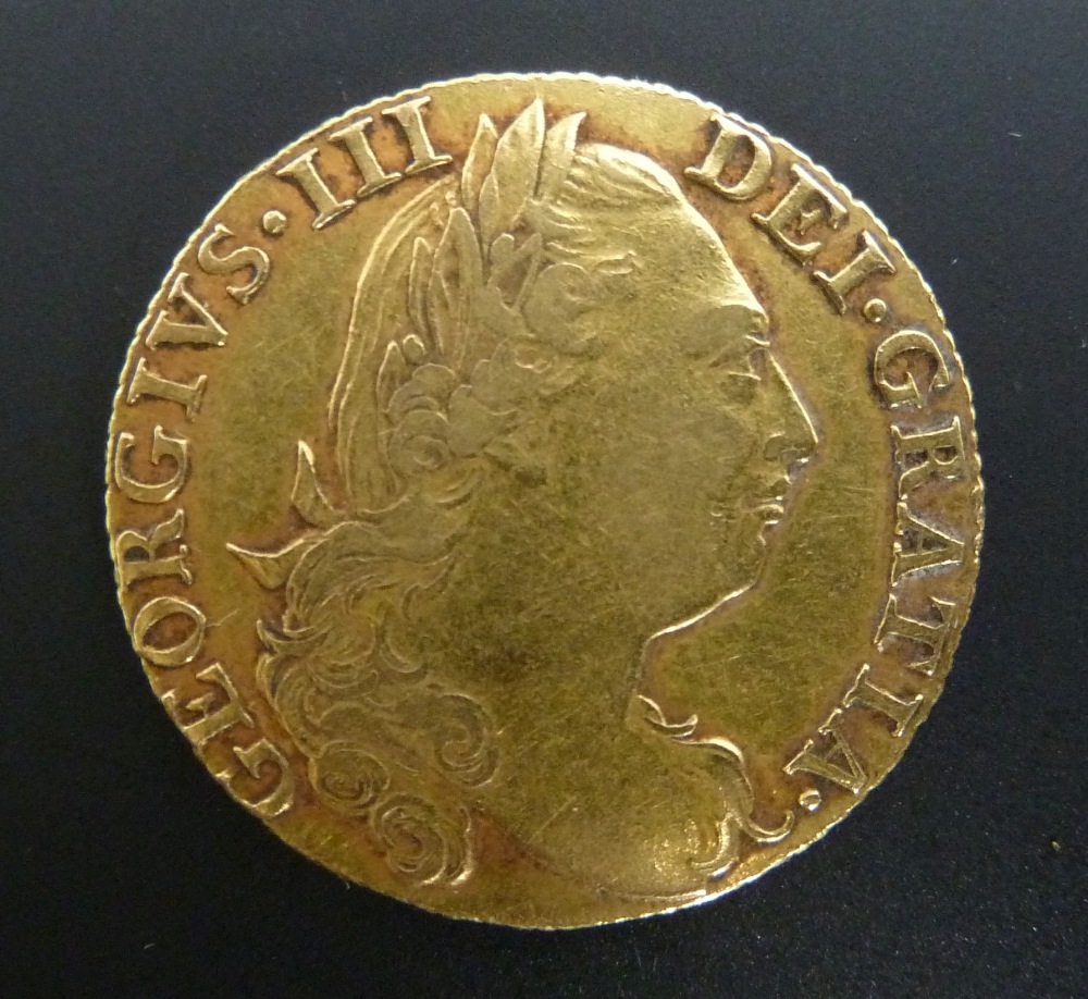 A GEORGE III GOLD GUINEA 1776, fourth head (vf)