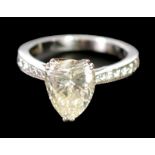 PEAR CUT SOLITAIRE DIAMOND RING, 2.86ct, pale yellow, I1, double claw set with grain set diamond