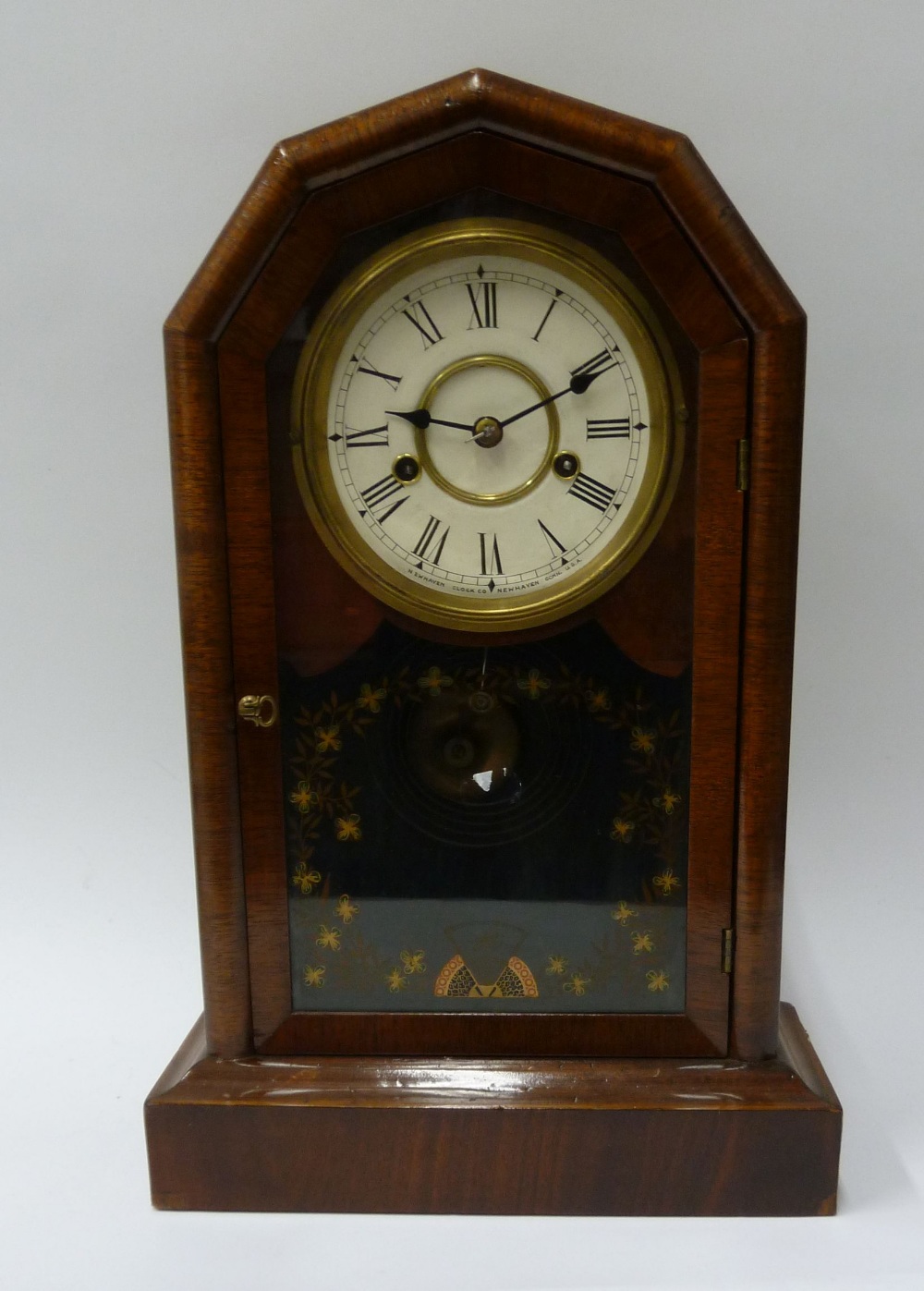 EARLY TWENTIETH CENTURY NEWHAVEN CLOCK CO. AMERICAN MAHOGANY CASED MANTEL CLOCK, the 5" painted