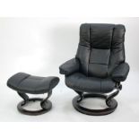 EKORNES "STRESSLESS SKYLINE" BLACK LEATHER RECLINING ARM CHAIR on stained wood underframe with