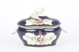 An 18th century Worcester tureen and cover with moulded finial handle, and shell shaped handles,