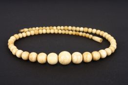 A graduated carved bone necklace, with simple screw clasp. 42.5cm long . Some wear and few splits.