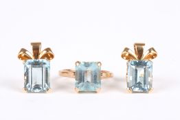 A yellow metal and aquamarine ring and matching earrings, the ring of simple form with rectangular