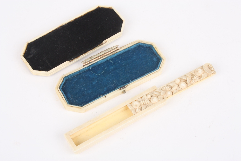 A 19th century ladies ivory patch box, of elongated octagonal form decorated with pique work, the - Image 2 of 2