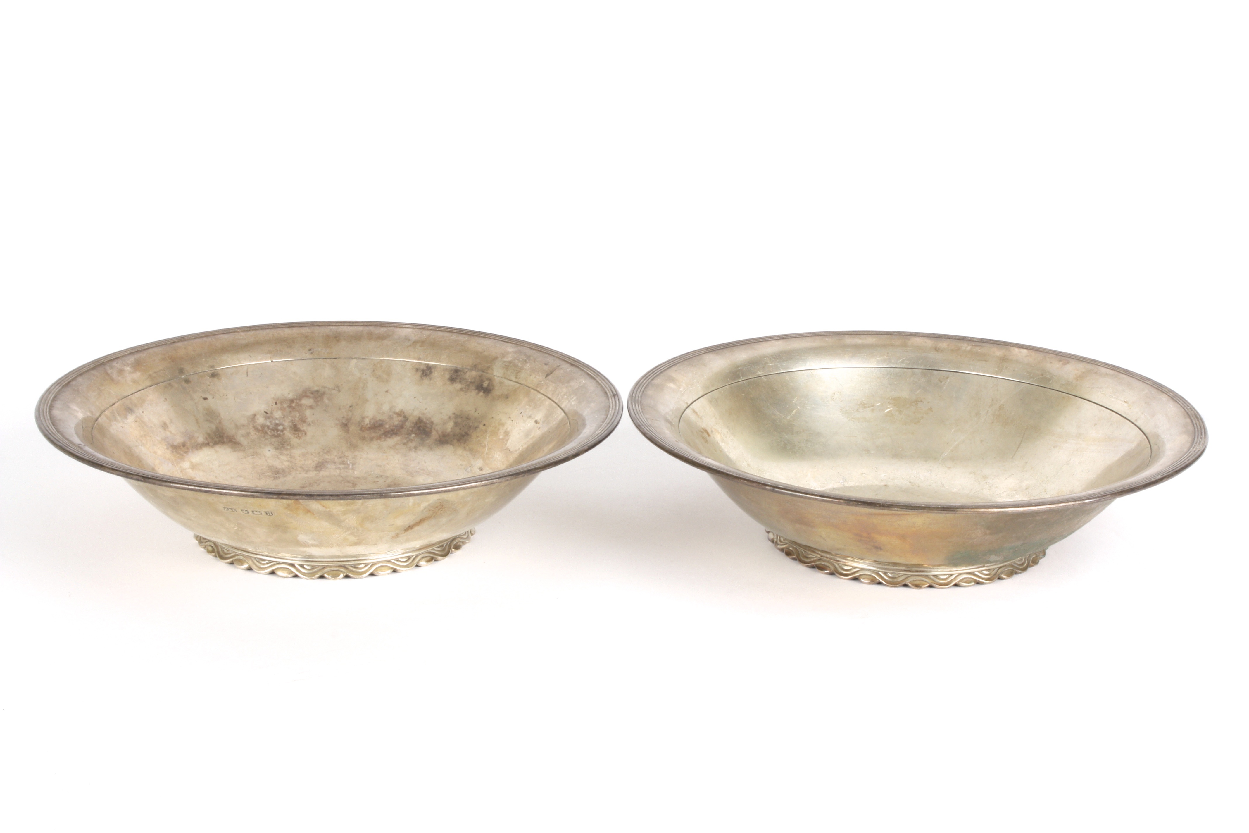 A pair of George VI silver fruit bowls
hallmarked Sheffield 1944, of plain form with simple line