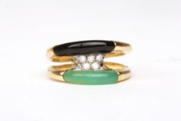 A modern diamond, onyx and jade ringset in 18ct yellow gold, in a split shank design, Size P.