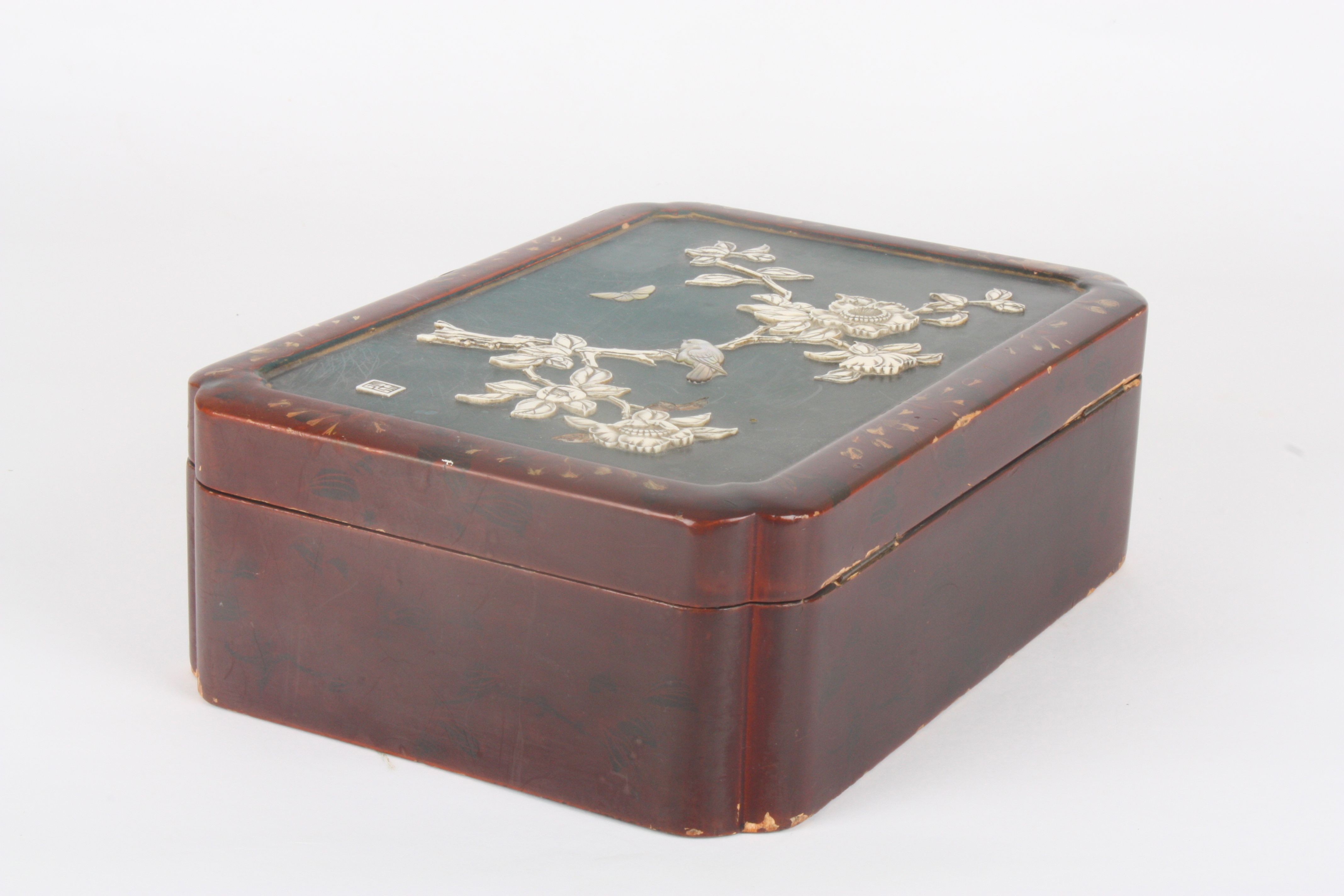 A Japanese red lacquer shibayama box and cover
the hinged lid inlaid with a bone and mother of pearl - Image 3 of 3