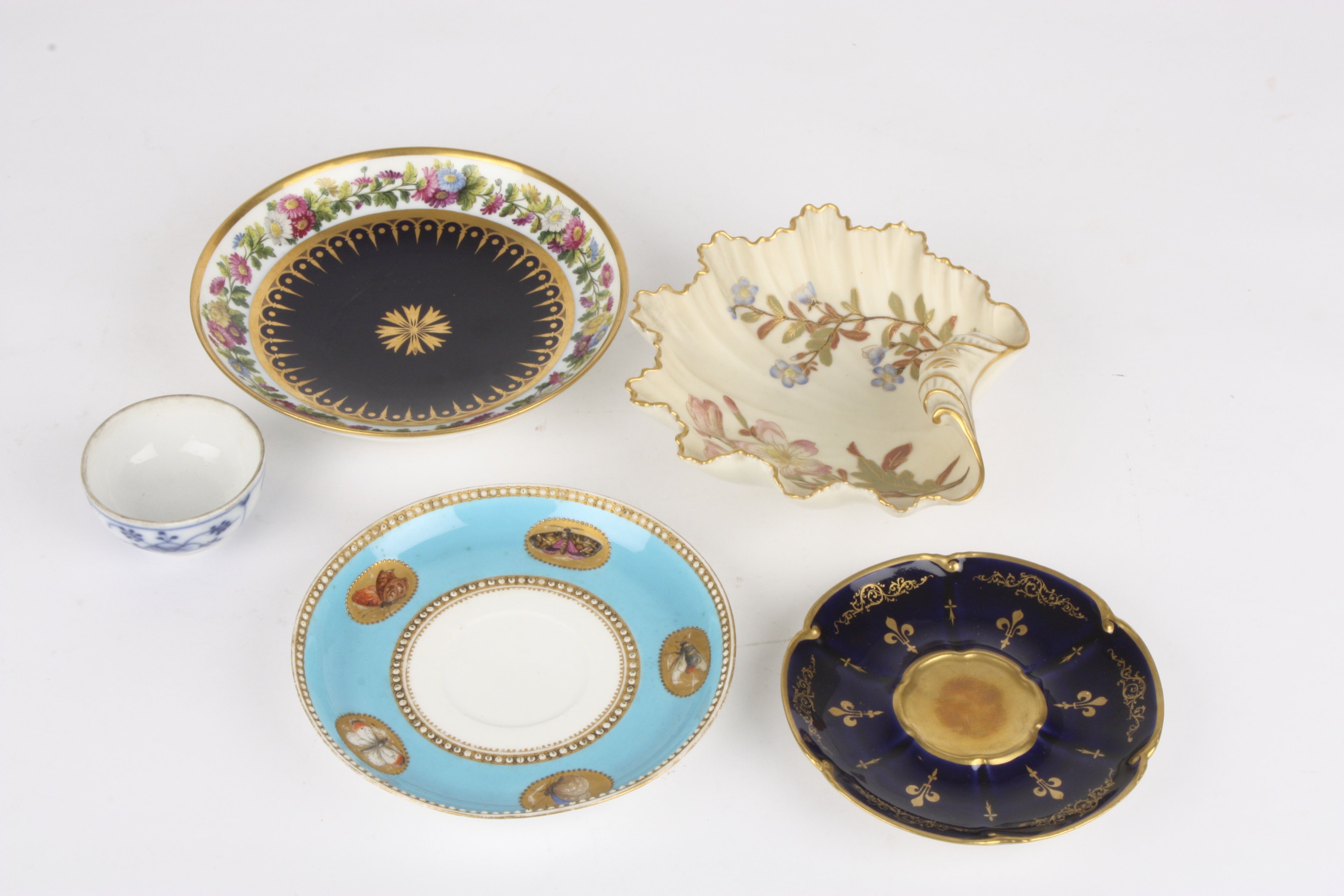 A small collection of assorted 19th/20th century porcelain including Worcester comprising a blush