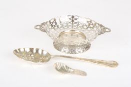 An Edwardian pierced silver bonbon dishhallmarked 1908, with twin wreath handles, together with a