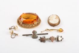 A collection of four costume jewellery broochestogether with a silver and gold bar brooch and a