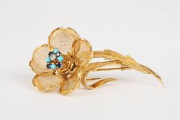A mid 20th century French 18ct yellow gold articulated flower broochthe flower head set with