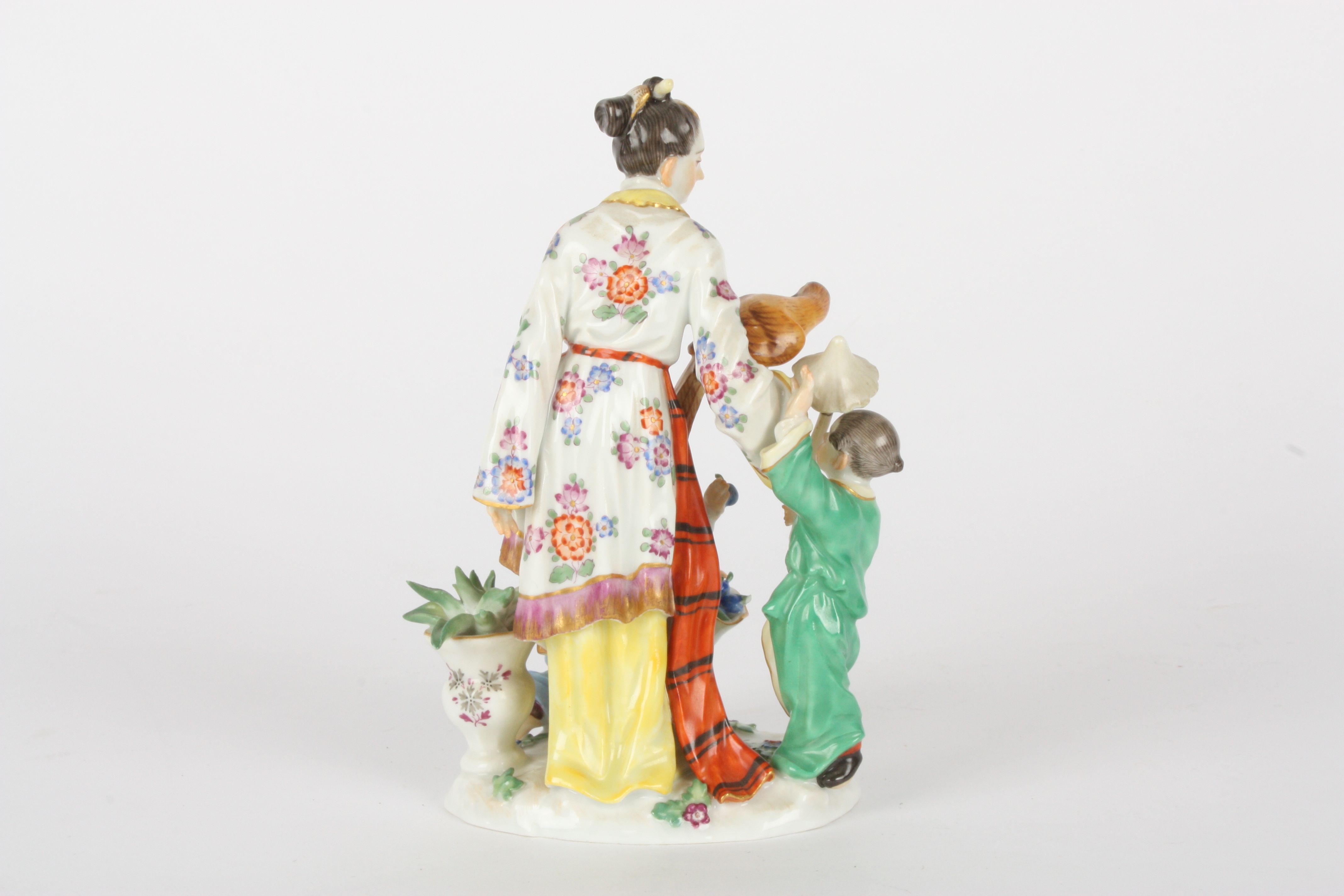 Late 20th century Meissen figure group, after Kaendler, modelled as a Japanese lady with two - Image 2 of 5