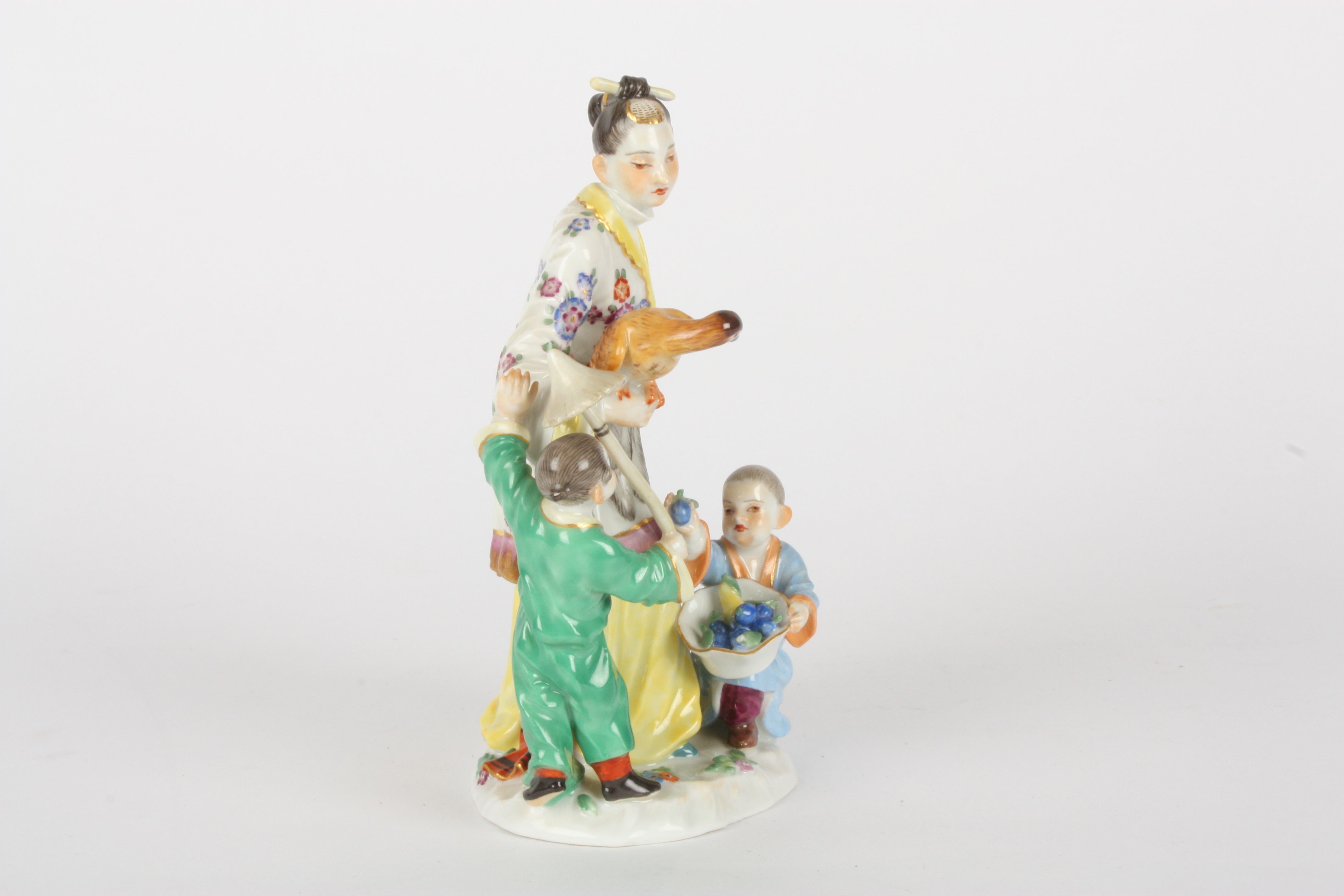 Late 20th century Meissen figure group, after Kaendler, modelled as a Japanese lady with two - Image 4 of 5