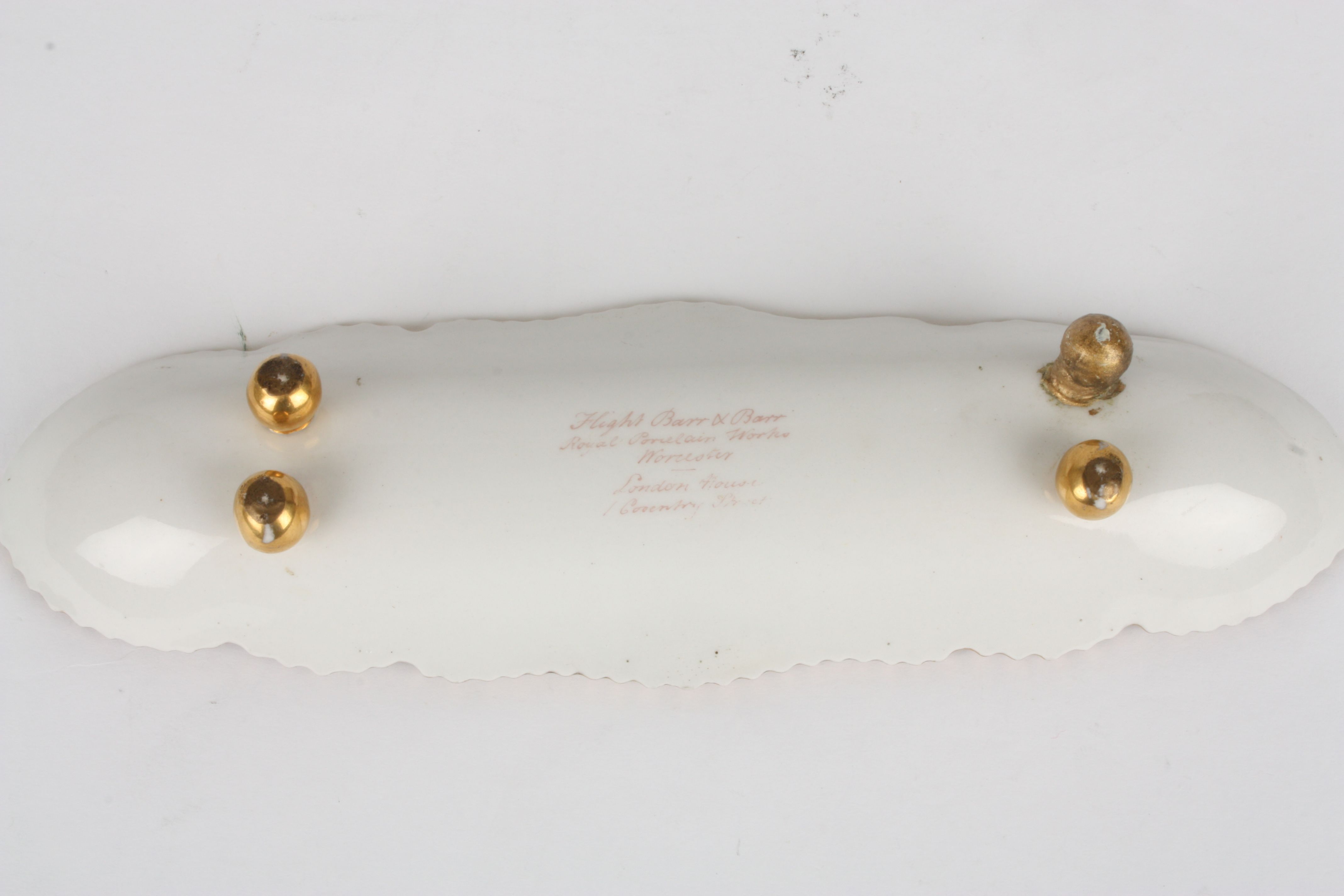 An early 19th century Royal Worcester Flight Barr & Barr porcelain pen tray
of shaped boat form with - Image 3 of 3