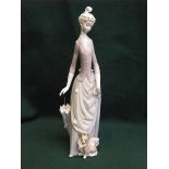 LLADRO GLAZED CERAMIC FIGURINE OF A LADY