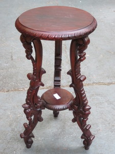 REPRODUCTION CARVED AND PIERCEWORK DECORATED PLANT STAND