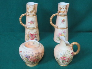 ROYAL WORCESTER HANDPAINTED BLUSH IVORY STORAGE POT WITH COVER.