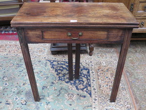 ANTIQUE MAHOGANY FOLD OVER TEA TABLE FITTED WITH SINGLE DRAWER TO FRONT