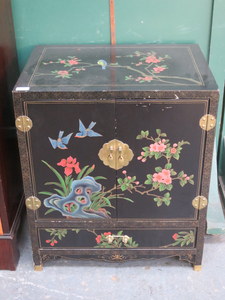 DECORATIVE BLACK LACQUERED TWO DOOR SIDE CABINET,