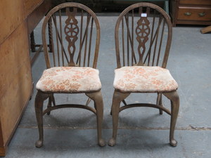 PAIR OF STRIPPED COUNTRY STYLE WHEEL BACK CHAIRS ON CABRIOLE SUPPORTS