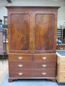 ANTIQUE MAHOGANY LINEN PRESS