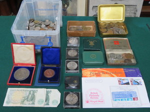 PARCEL OF VARIOUS BRITISH AND FOREIGN COINAGE, 1914 CHRISTMAS TIN, BANKNOTES,