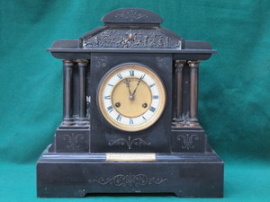 LARGE BLACK SLATE MANTLE CLOCK WITH ENAMELLED AND CIRCULAR DIAL,