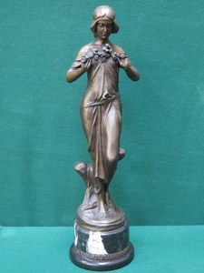 BRONZE VICTORIAN STYLE FIGURINE ON MARBLE SUPPORT, UNSIGNED,